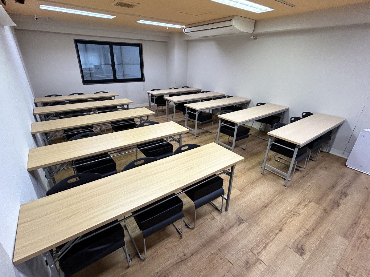 情事の会議室　1～3　全巻初版　1/23～2/11まで１０％引き対応します TOWORK会議室を1時間1,639円で予約｜カシカシ